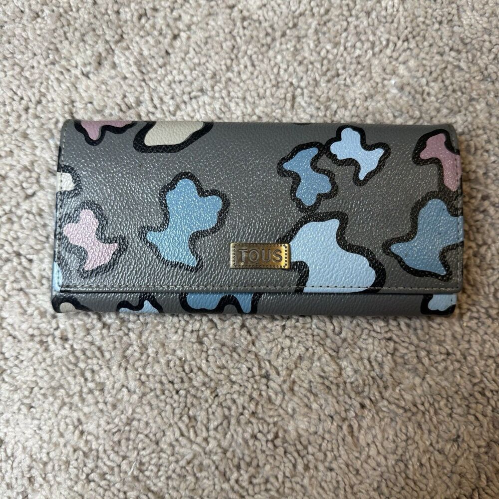 TOUS KAOS BEAR PRINT WALLET GRAY/MULTICOLOR BIFOLD SNAP